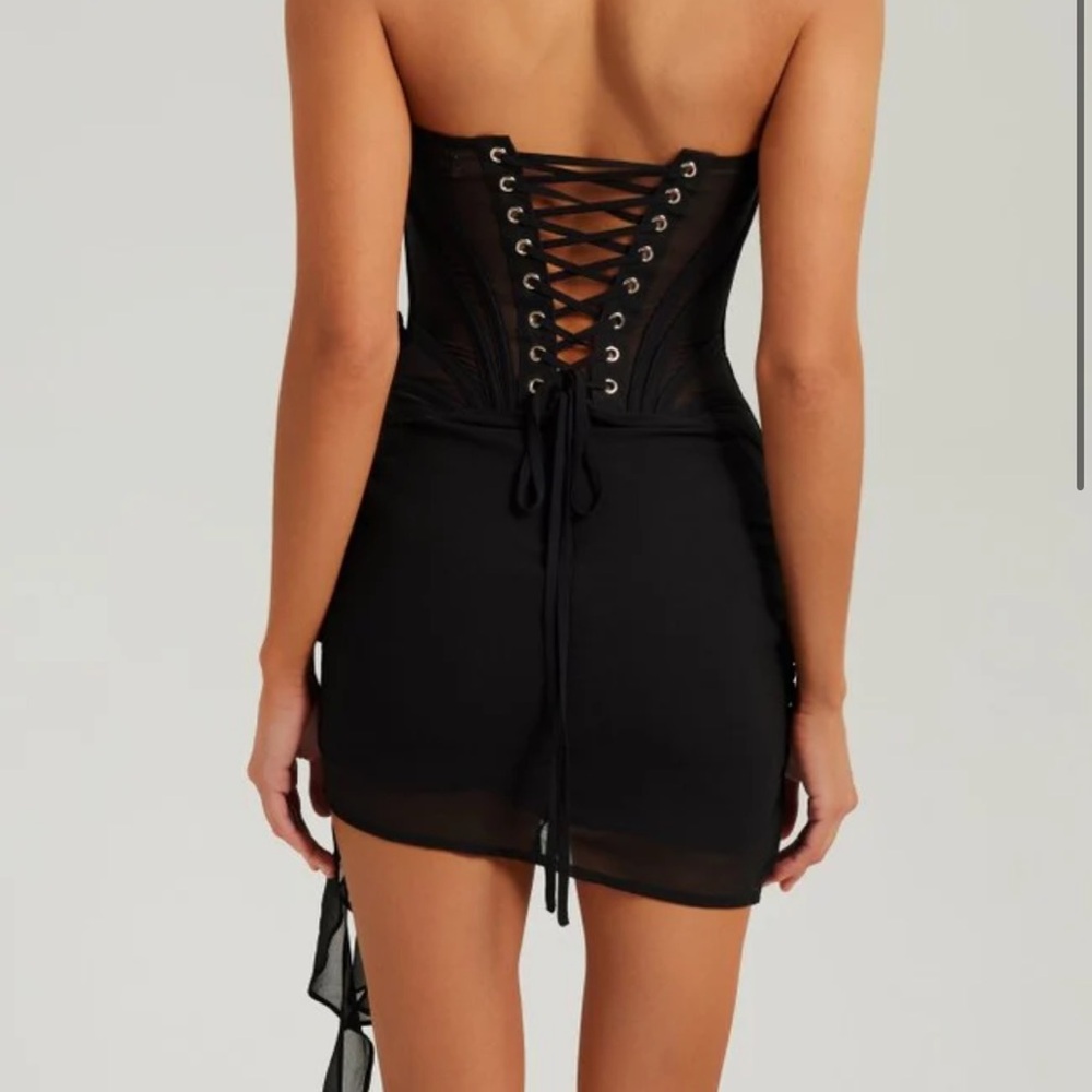Black Bodycon Mini Dress with Sweetheart Neckline - Picture 3 of 5